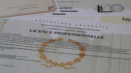 emploi-:-le-marche-florissant-des-faux-diplomes